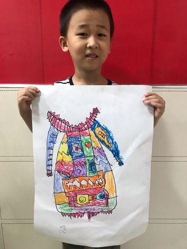 周五润城大班美术～《小小服装设计师》～